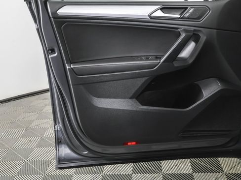 Used 2022 Volkswagen Tiguan S image 33