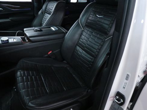 Used 2023 Cadillac Escalade Sport Platinum w/ LPO, ONYX Package AWD/4WD image 13
