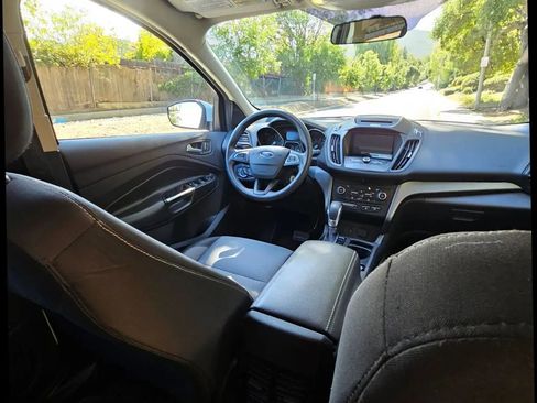 Used 2018 Ford Escape SE w/ SE Sync 3 Package AWD/4WD image 38