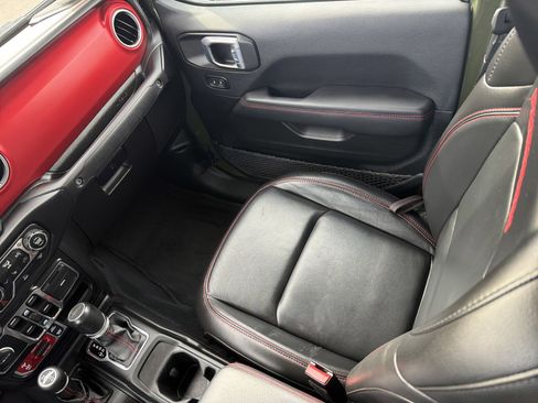 Used 2022 Jeep Gladiator Rubicon w/ Cold Weather Group image 11