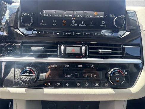 Used 2025 Nissan Pathfinder SL FWD image 13