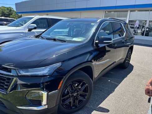 Used 2022 Chevrolet Traverse LT w/ LPO, Black Accent Package AWD/4WD image 1