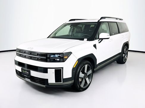 Used 2025 Hyundai Santa Fe Limited image 3