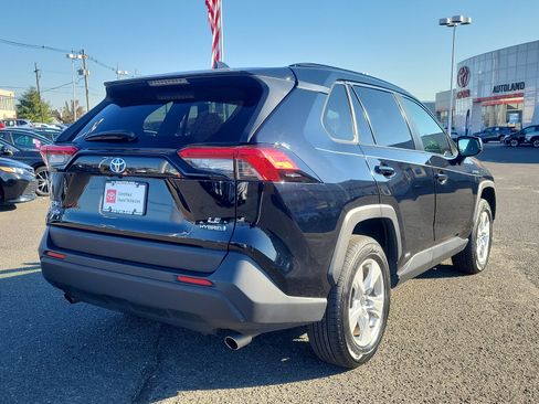Certified 2021 Toyota RAV4 LE image 5