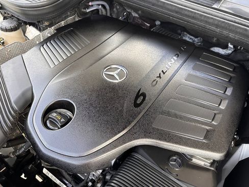 Used 2021 Mercedes-Benz GLS 450 4MATIC image 34