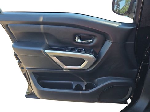 Used 2020 Nissan Titan SV w/ SV Convenience Package RWD image 22