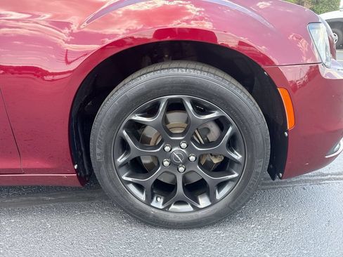 Used 2019 Chrysler 300 Touring w/ Sport Appearance Package AWD/4WD image 10