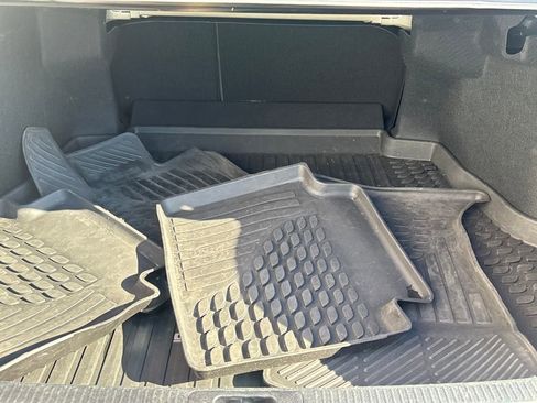 Used 2020 Toyota Camry LE image 28