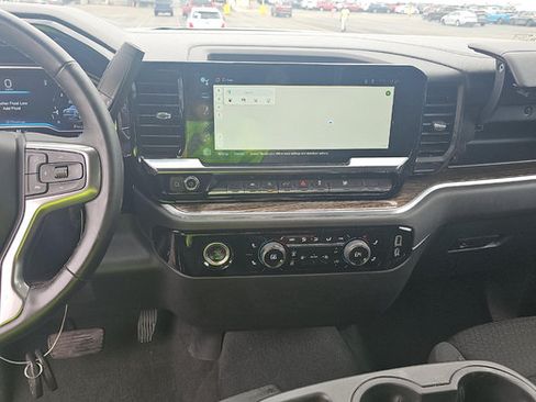 Used 2024 Chevrolet Silverado 1500 LT AWD/4WD image 7
