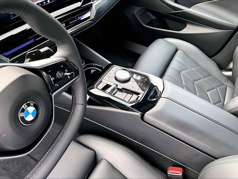 Used 2025 BMW 530i w/ Premium Package RWD image 19