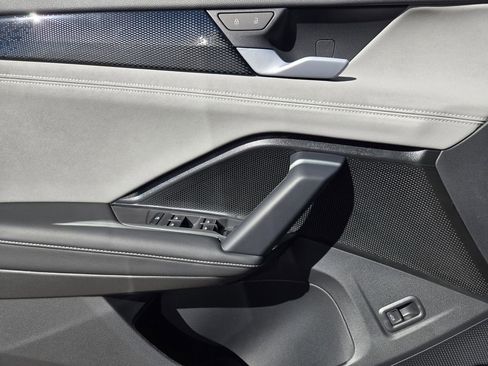 New 2026 Volkswagen Tiguan SE R-Line image 19