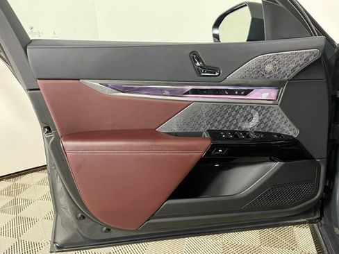 Used 2024 BMW i7 xDrive60 w/ Executive Package image 10