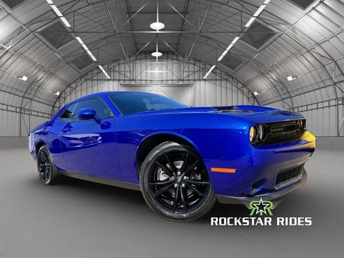 Used 2018 Dodge Challenger SXT w/ Blacktop Package RWD image 15