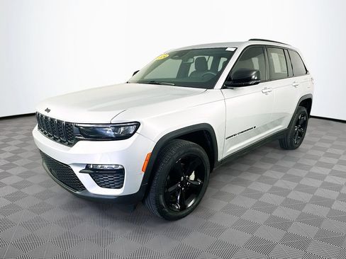 Certified 2024 Jeep Grand Cherokee Limited w/ Black Appearance Package AWD/4WD image 6