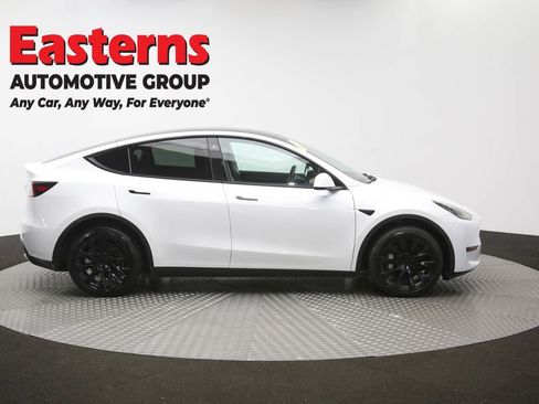 Used 2022 Tesla Model Y Long Range AWD/4WD image 39
