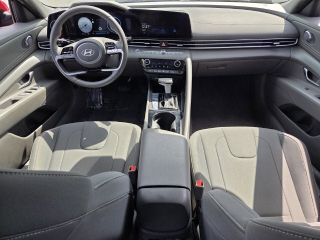 Used 2025 Hyundai Elantra SEL FWD image 13