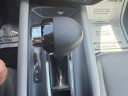 Used 2018 Honda HR-V LX image 27