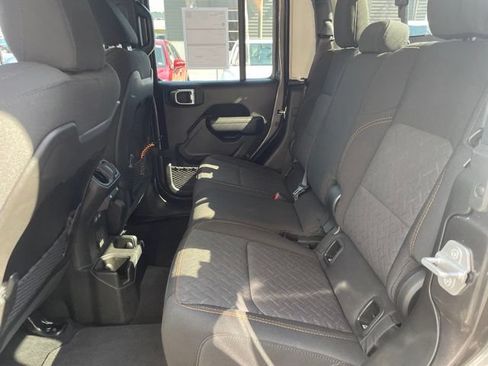 Used 2025 Jeep Gladiator Mojave w/ Convenience Group AWD/4WD image 41