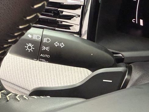 Used 2025 Toyota Camry SE w/ Convenience Package image 14