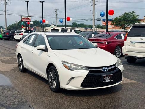 Used 2015 Toyota Camry SE w/ Moonroof Package FWD image 3