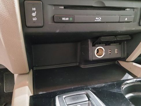 Certified 2017 Honda Pilot Touring image 31