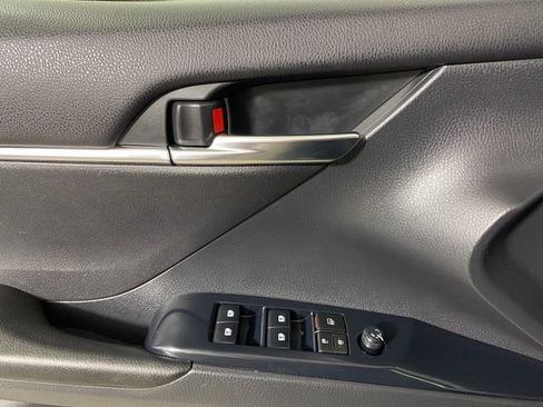 Used 2018 Toyota Camry LE FWD image 21