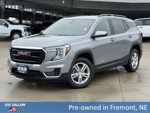 Used 2023 GMC Terrain SLE w/ Driver Convenience Package image 1