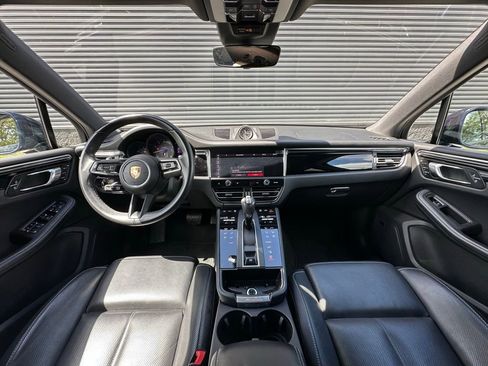 Certified 2023 Porsche Macan image 6