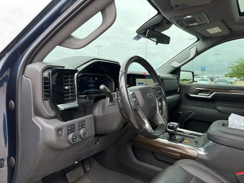 Used 2022 Chevrolet Silverado 1500 LT Trail Boss w/ Convenience Package II image 9