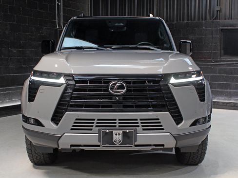 Used 2024 Lexus GX 550 AWD/4WD image 5