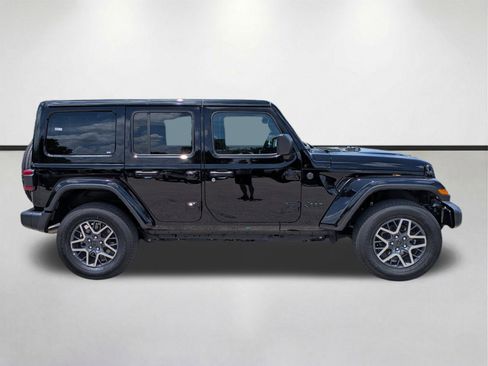 Used 2025 Jeep Wrangler Unlimited Sahara AWD/4WD image 4