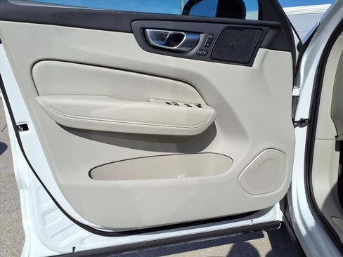 Certified 2024 Volvo XC60 B5 Plus w/ Protection Package Premier image 22