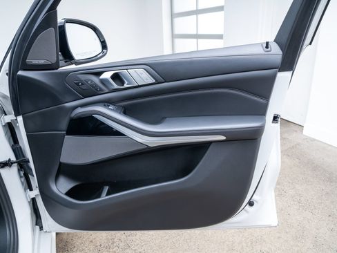Used 2021 BMW ALPINA XB7 AWD/4WD image 29
