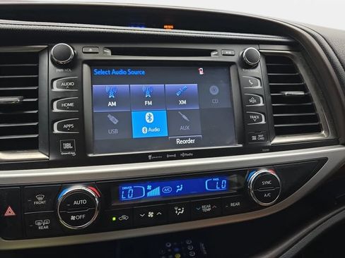 Used 2019 Toyota Highlander Limited FWD image 21