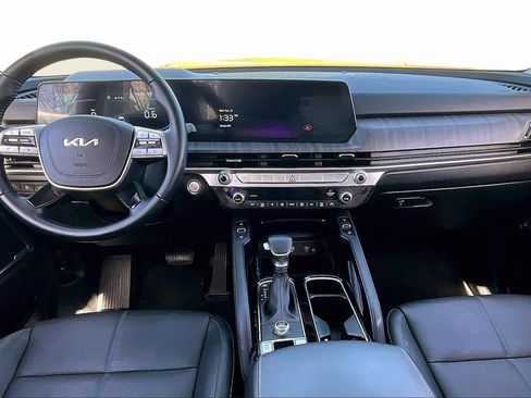 Certified 2024 Kia Telluride EX w/ EX Captain's Chair Package image 15