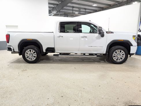 Used 2020 GMC Sierra 2500 Denali image 2