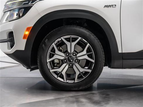 Used 2021 Kia Seltos EX image 14