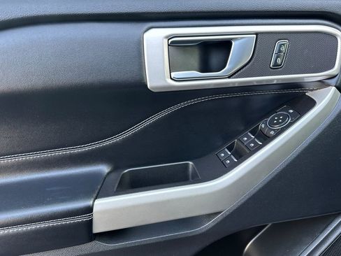 Certified 2022 Ford Explorer XLT w/ Equipment Group 202A image 10