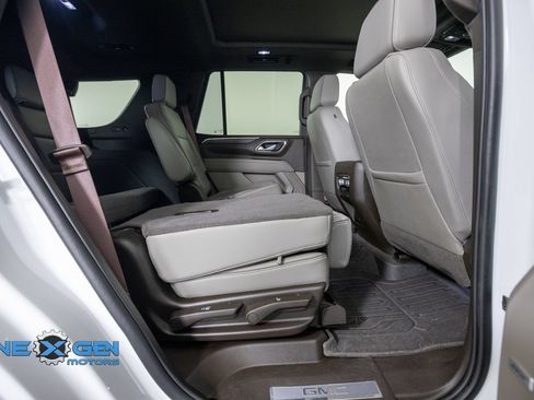 Used 2023 GMC Yukon SLT AWD/4WD image 35