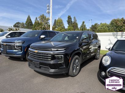 Used 2025 Chevrolet Traverse LT