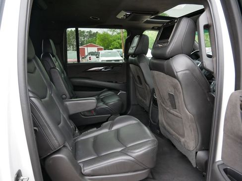 Used 2018 Cadillac Escalade ESV Platinum AWD/4WD image 9