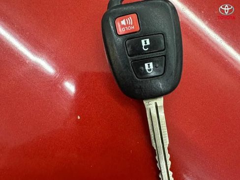Used 2017 Toyota RAV4 XLE w/ Carpet Mat Package FWD image 29