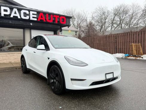 Used 2023 Tesla Model Y Long Range image 3