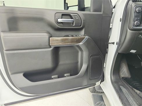 Used 2022 Chevrolet Silverado 2500 LT w/ Convenience Package image 25