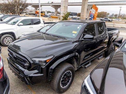 Certified 2024 Toyota Tacoma SR5 image 3