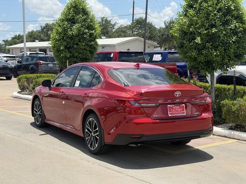 Used 2026 Toyota Camry XLE FWD image 5