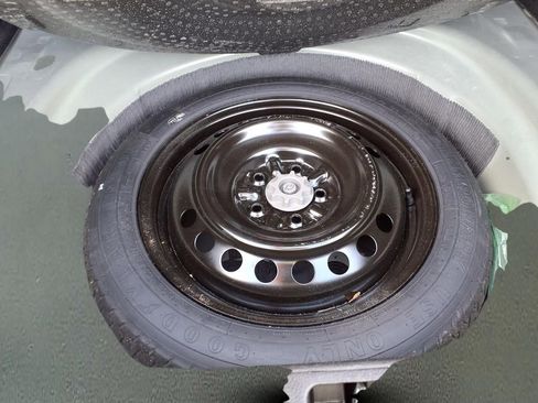 Used 2025 Toyota Camry LE image 31