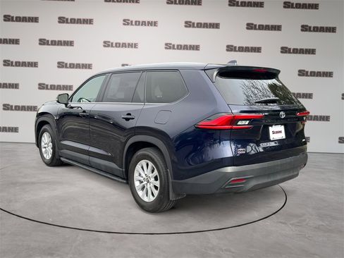 Used 2024 Toyota Grand Highlander XLE image 3