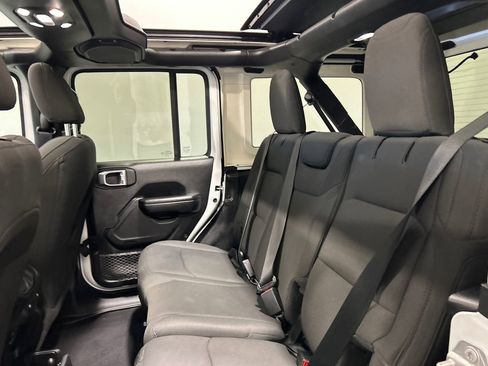 Used 2021 Jeep Wrangler Unlimited Sport image 32