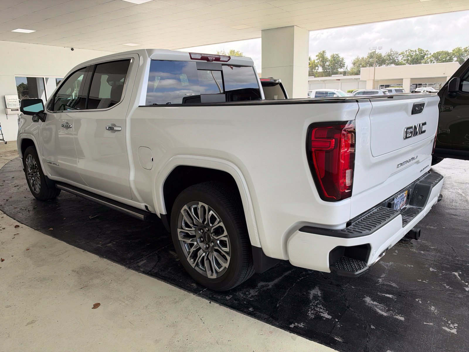Used 2024 GMC Sierra 1500 Denali Ultimate AWD/4WD image 4